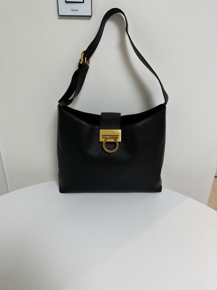 정품 페라가모 트리폴리오 숄더백 이미지