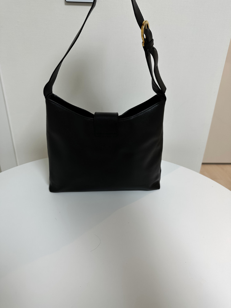 정품 페라가모 트리폴리오 숄더백 이미지