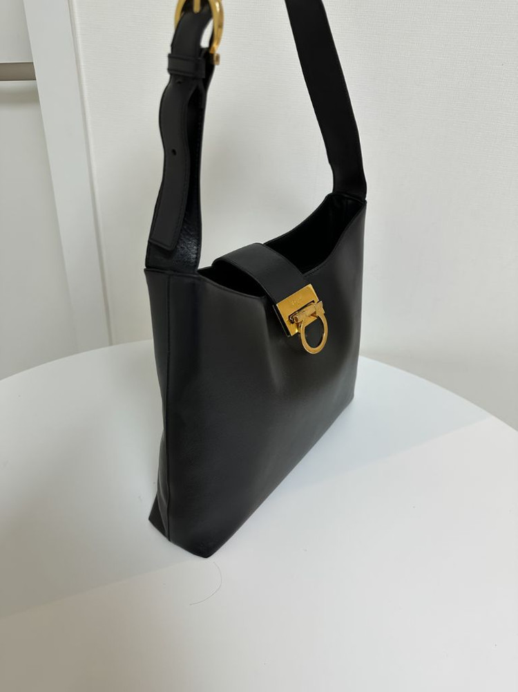 정품 페라가모 트리폴리오 숄더백 이미지