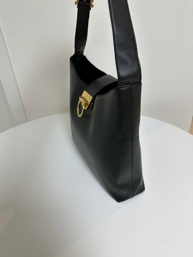 정품 페라가모 트리폴리오 숄더백 이미지