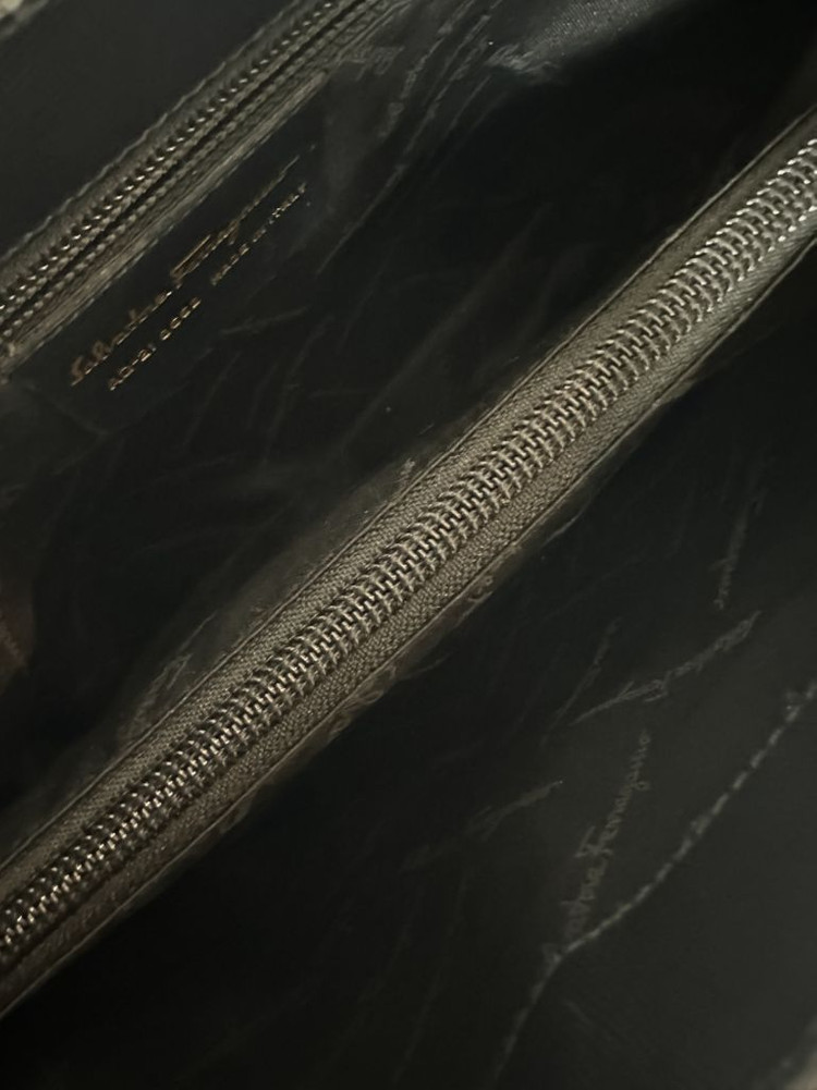 정품 페라가모 트리폴리오 숄더백 이미지