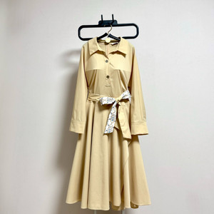 모조에스핀원피스 이미지