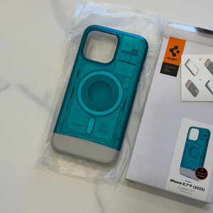 슈피겐 클래식 C1 맥핏 아이폰 15 프로 맥스 케이스 이미지