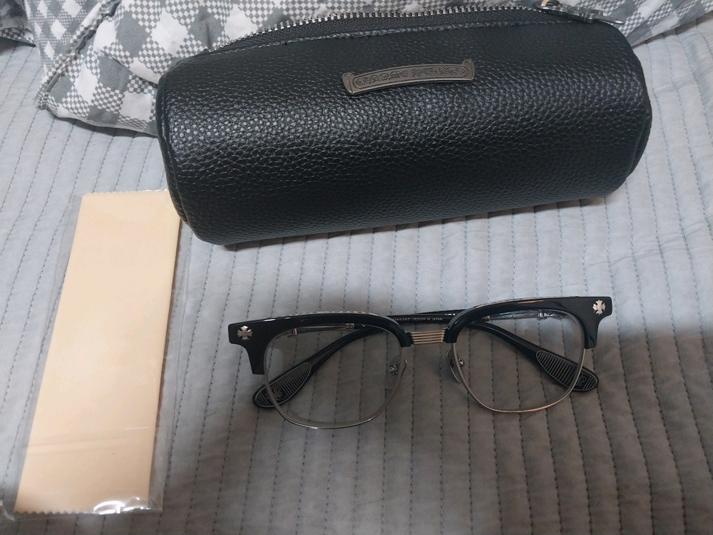 크롬하츠 보넨노이슈어2 스타일 안경 이미지