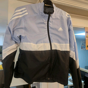 키즈 아디다스 바람막이 150판매해요. 이미지