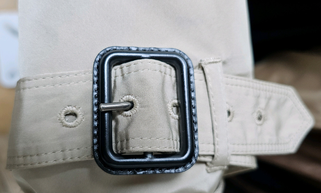 [버버리] 엠마왓슨 타프타소재의 투톤 랩스타일 트렌치코트 이미지