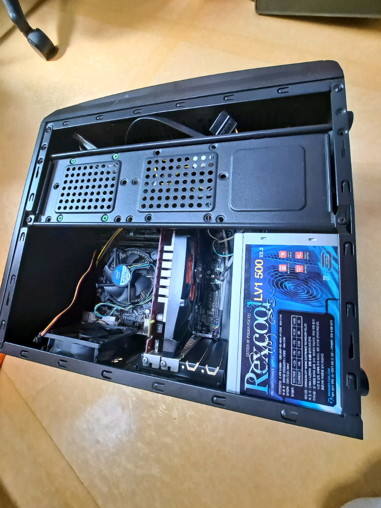 인텔 데스크탑 본체 이미지