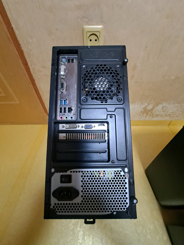 인텔 데스크탑 본체 이미지