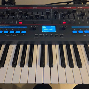 roland juno X 신디사이저 이미지