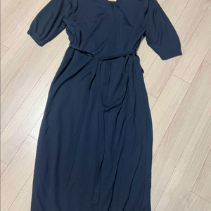 21년 한섬 더캐시미어 the cashmere 울 캐시미어 백 플리츠 니트 롱원피스 벨트 반팔 네이비 이미지