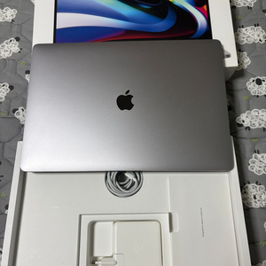 맥북 프로 16인치 2019 터치바 모델(윈도우11 부트캠프 포함) 이미지