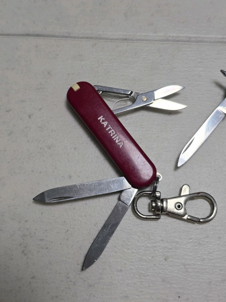 빅토리녹스 램블러 볼펜기능 와 클래식 SD 이미지