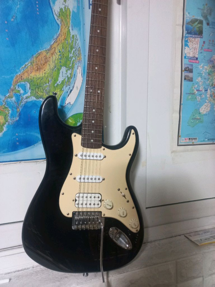 스콰이어 펜더 블렛 일렉기타 이미지