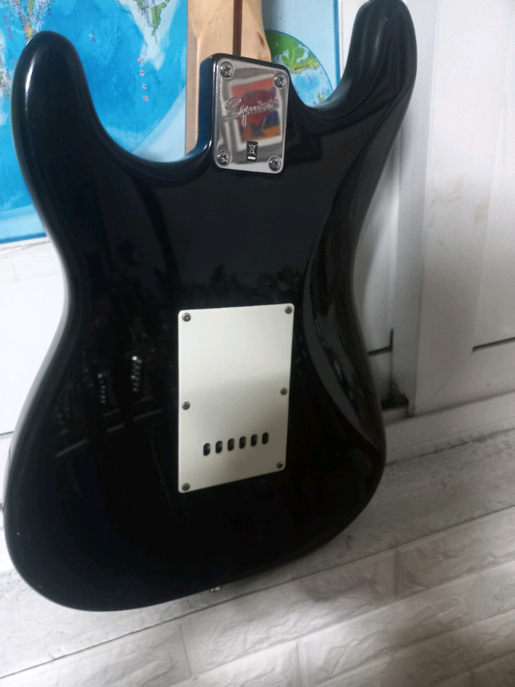 스콰이어 펜더 블렛 일렉기타 이미지