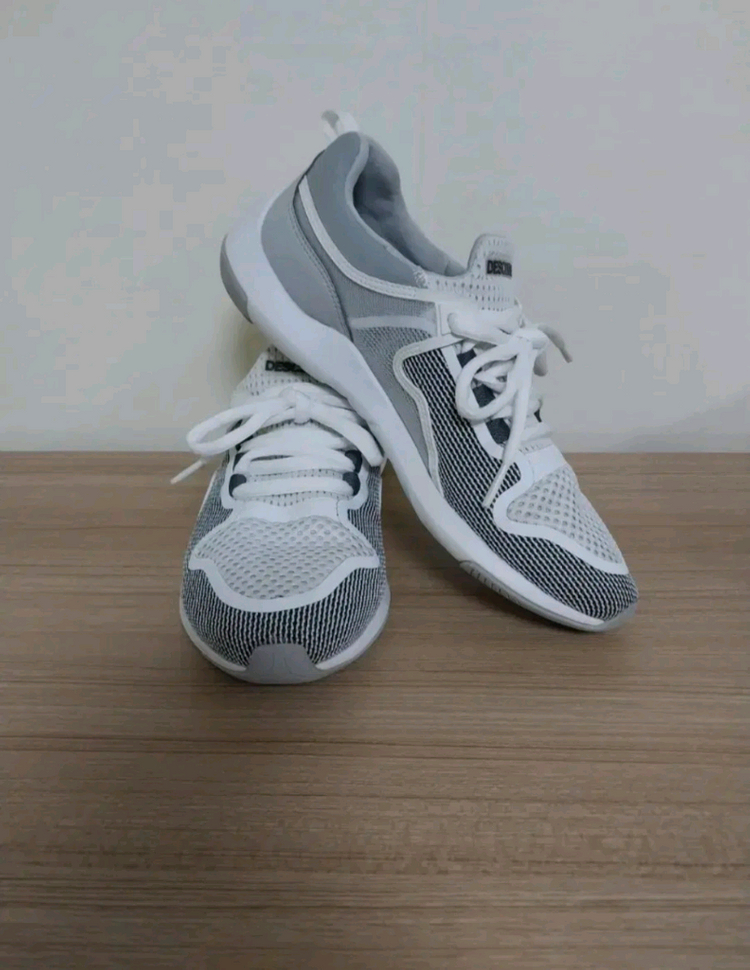 여성 데상트 엔지니어드 운동화 (240) 이미지