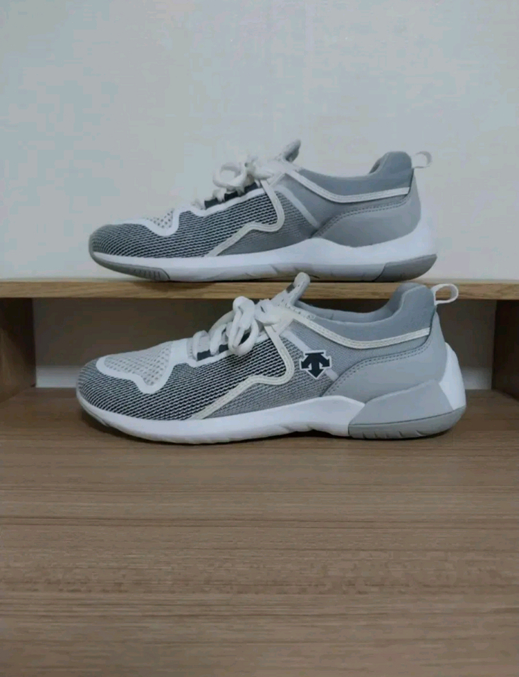 여성 데상트 엔지니어드 운동화 (240) 이미지