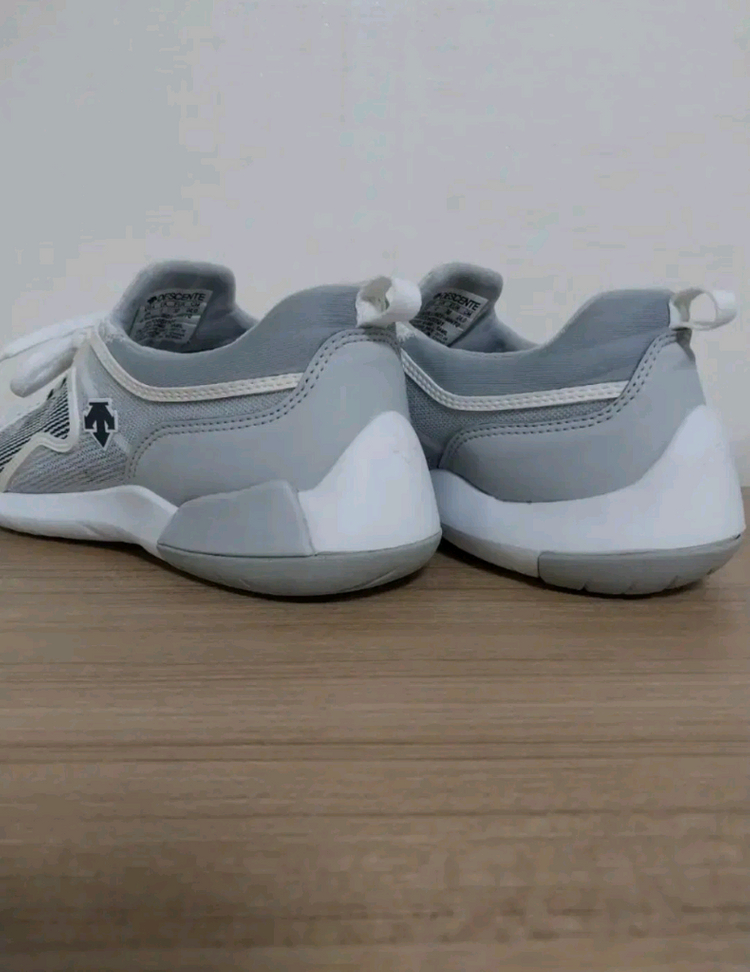 여성 데상트 엔지니어드 운동화 (240) 이미지