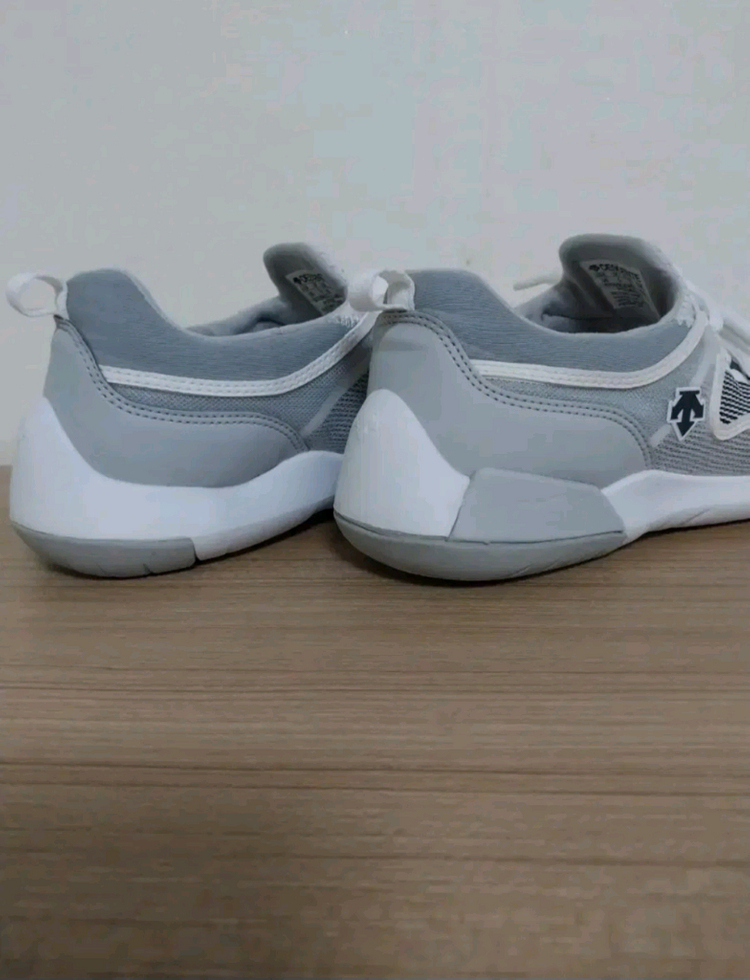 여성 데상트 엔지니어드 운동화 (240) 이미지