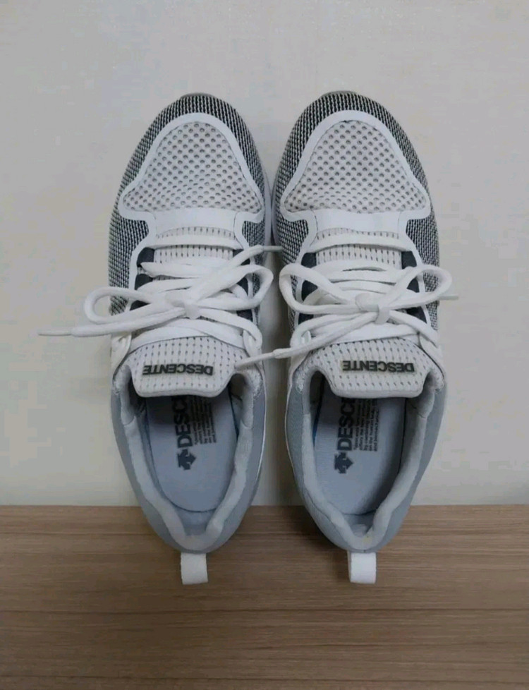 여성 데상트 엔지니어드 운동화 (240) 이미지