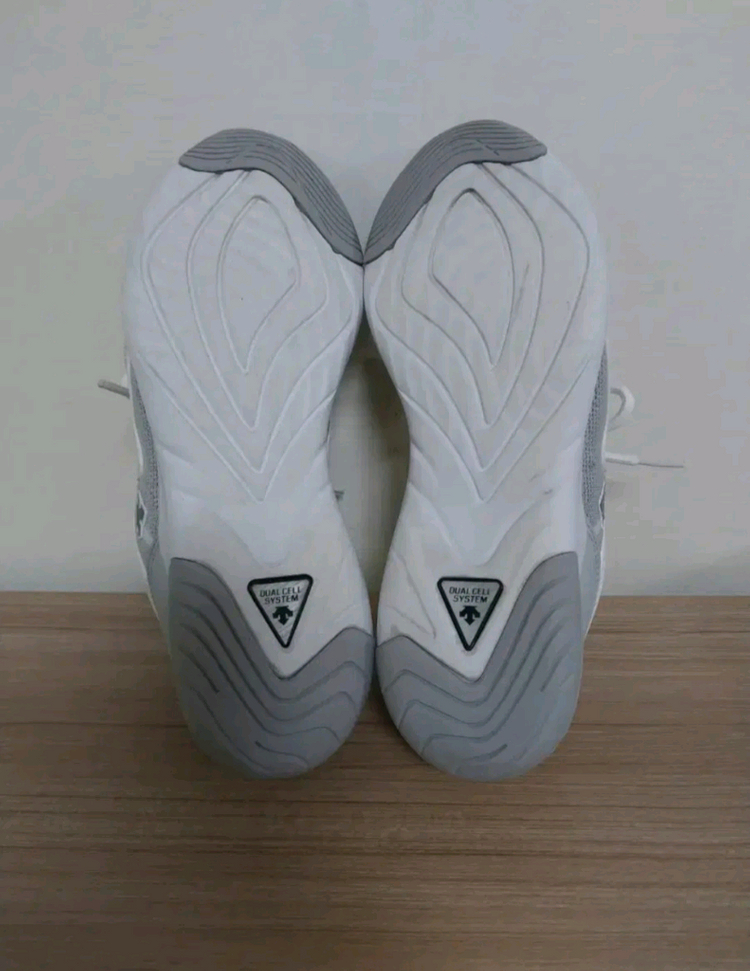 여성 데상트 엔지니어드 운동화 (240) 이미지