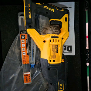 디월트 DCS382 브러쉬리스 컷소입니다 이미지