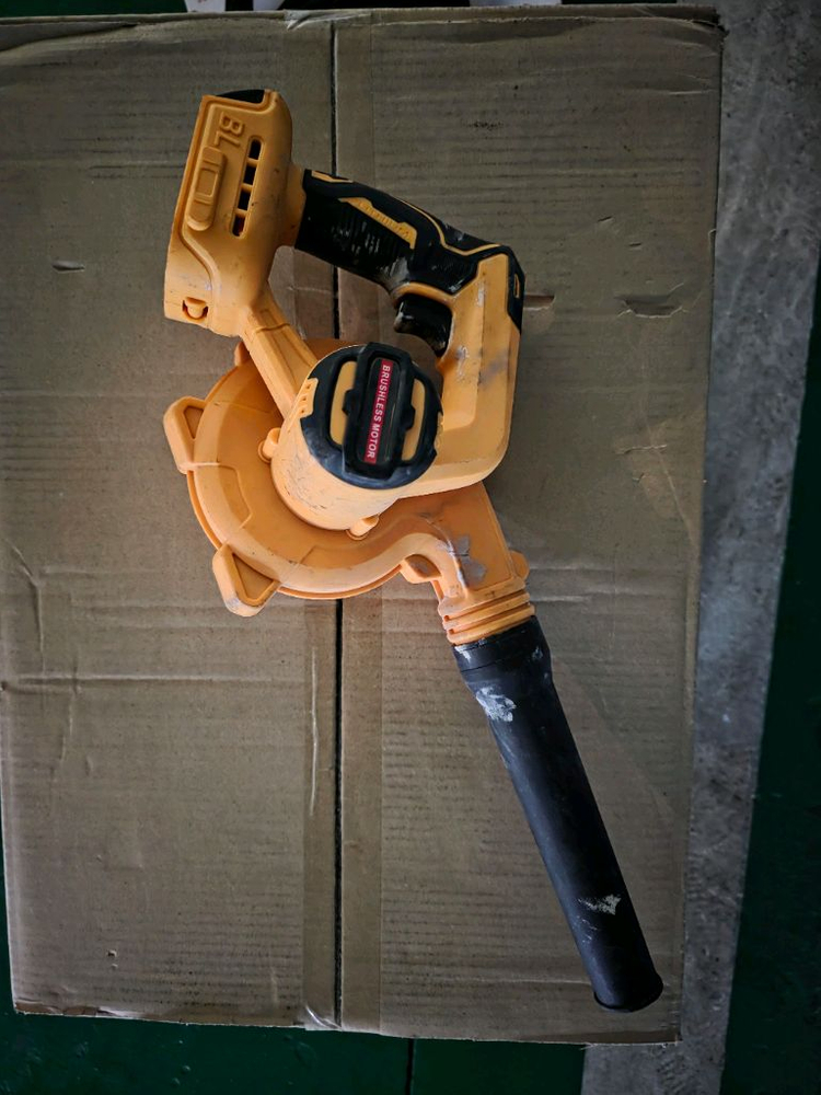 디월트 DCS382 브러쉬리스 컷소입니다 이미지