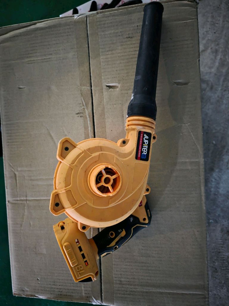 디월트 DCS382 브러쉬리스 컷소입니다 이미지