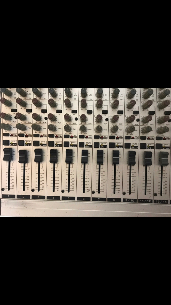 베링거 MX2004A 믹싱콘솔 이미지