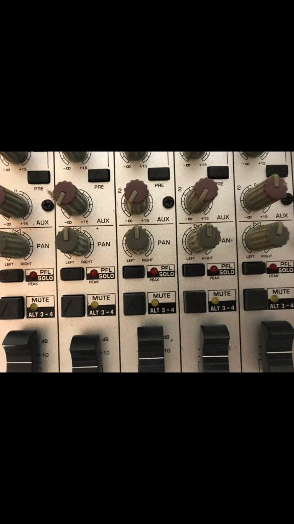 베링거 MX2004A 믹싱콘솔 이미지