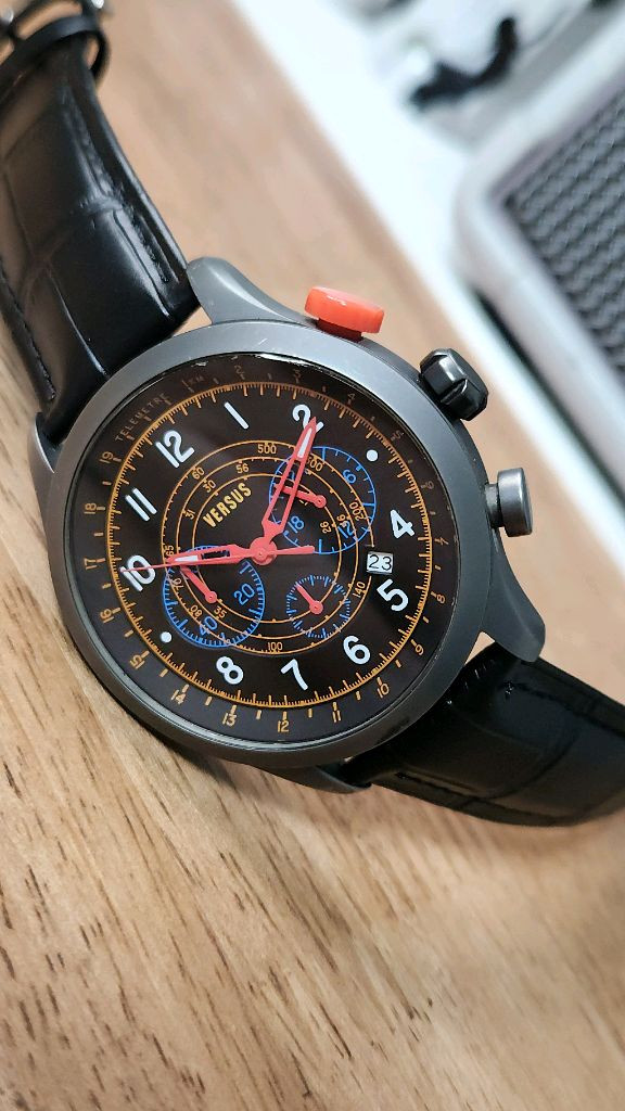 # 베르사체 정품 베르수스 멀티펑션 남성명품 시계 급처 이미지