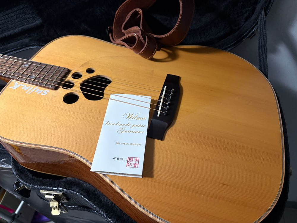 윌마 수제기타 올쏠리드 통기타 판매합니다 이미지