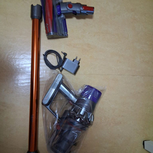 다이슨 v10 청소기 이미지