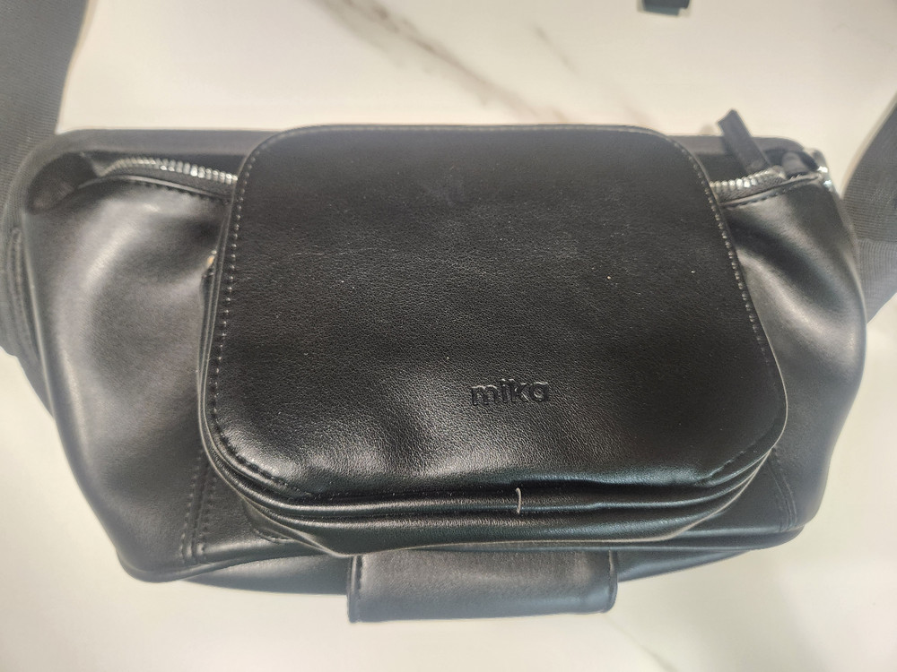 (새상품)미카스튜디오 허그 슬링백 힙시트 아기띠 올블랙가죽레더 이미지