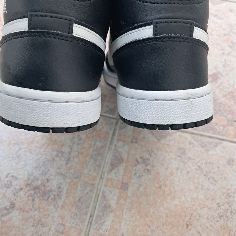 조던1미드 블랙 화이트235 이미지