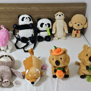 인형 판매 : 동물(강아지, 미어캣, 나무늘보, 쿼카, 멧돼지, 고양이), 바나나 이미지