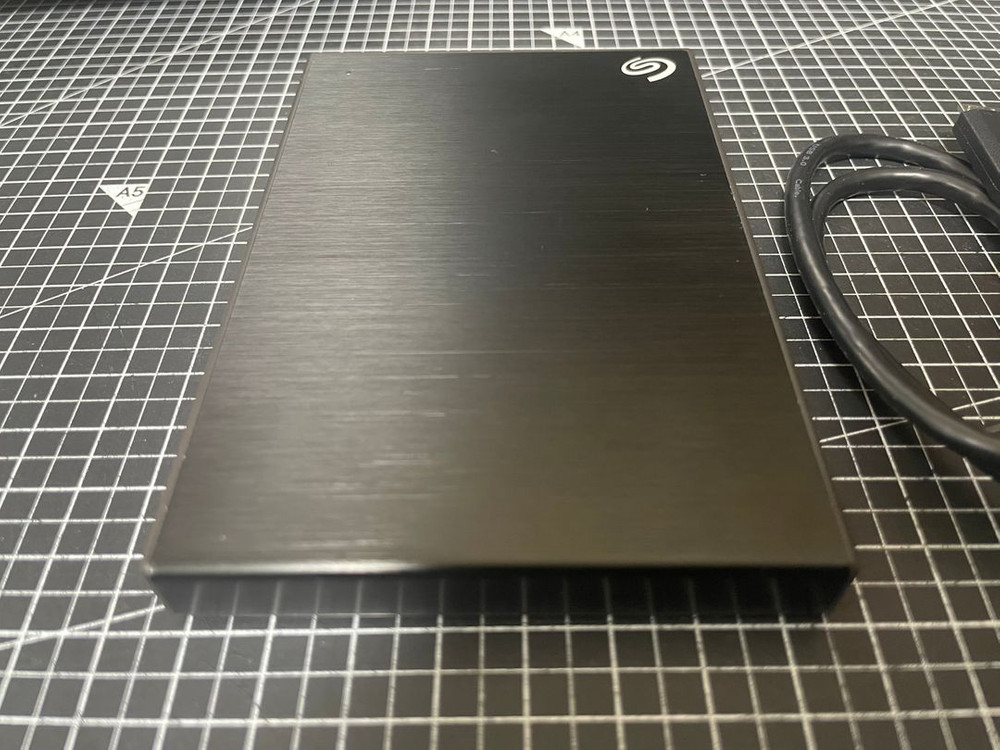 씨게이트 휴대용 외장하드 / 2TB / 블랙 / 본품+케이블 / 우체국택배 이미지