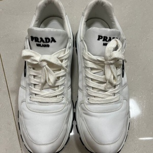프라다 남성 스니커즈 백화점구매 이미지