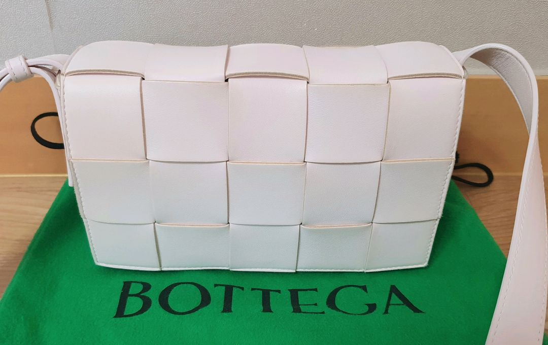 보테가베네타 카세트백 이미지