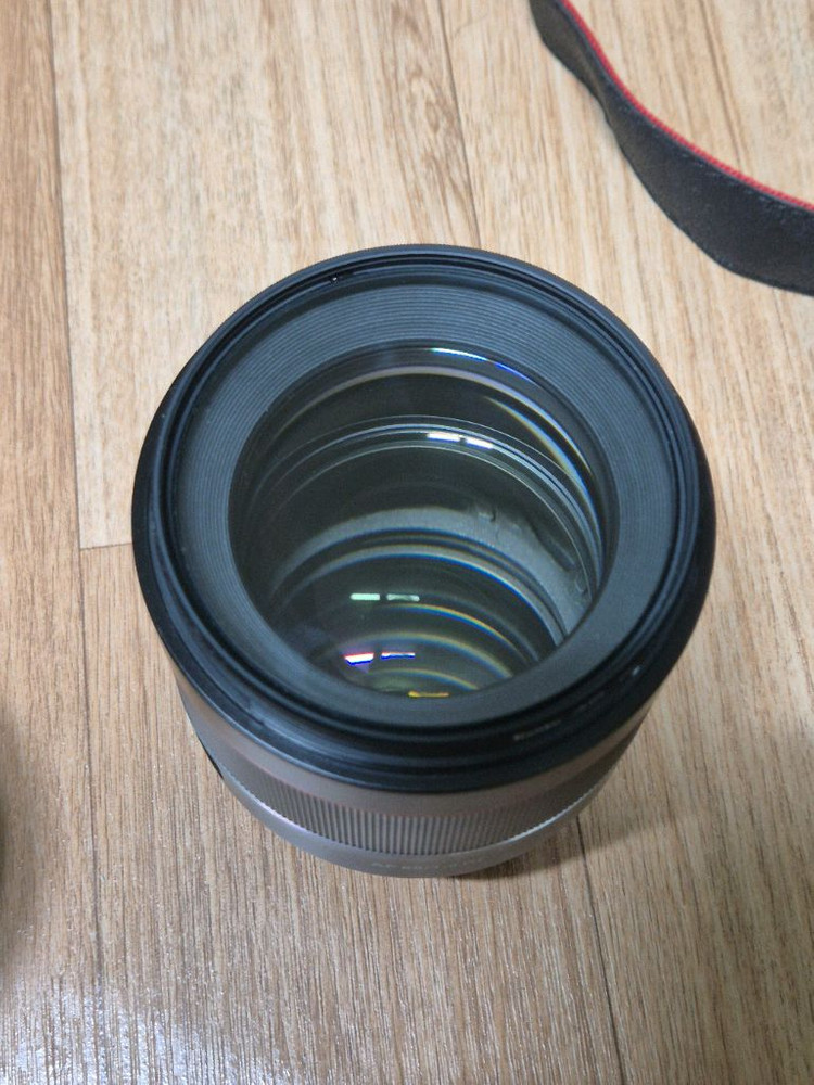 삼양 AF RF 마운트 85mm F1.4 렌즈 이미지