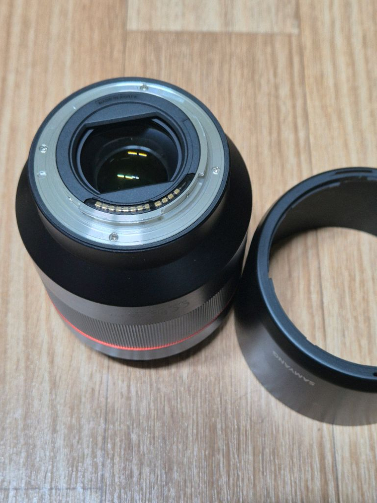 삼양 AF RF 마운트 85mm F1.4 렌즈 이미지