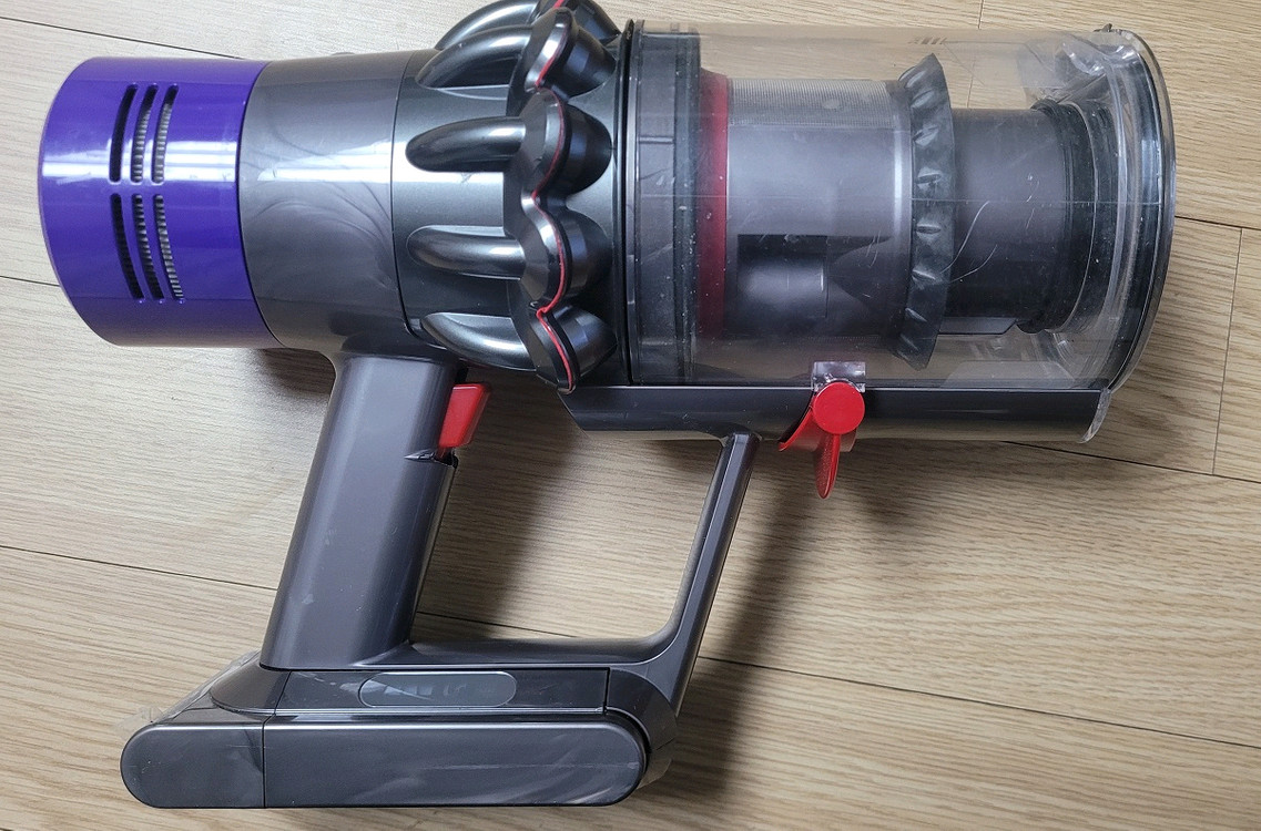 깨끗하게 세척한 다이슨 무선 청소기 V10 풀세트(60분 연속동작) 이미지