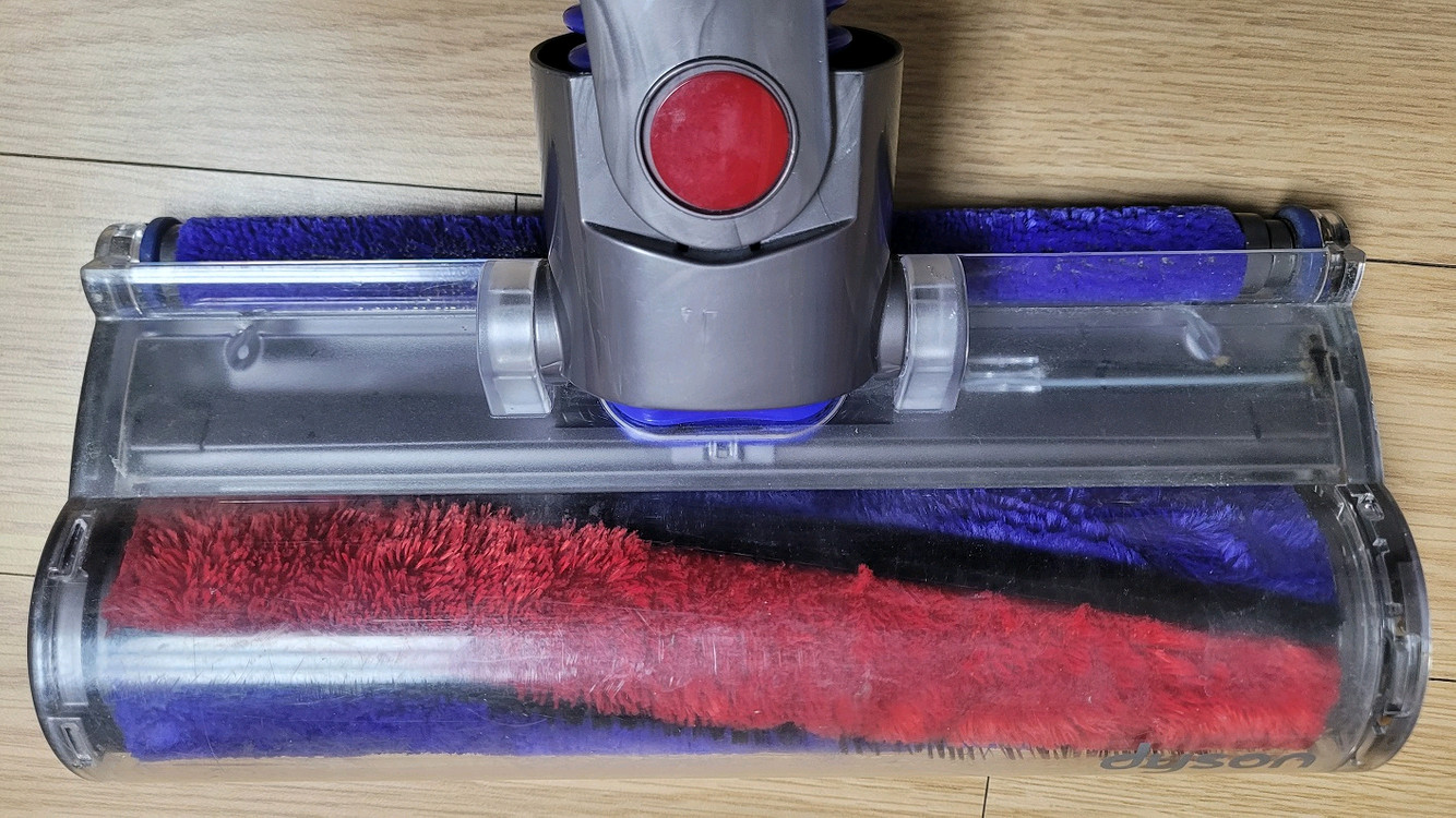 깨끗하게 세척한 다이슨 무선 청소기 V10 풀세트(60분 연속동작) 이미지