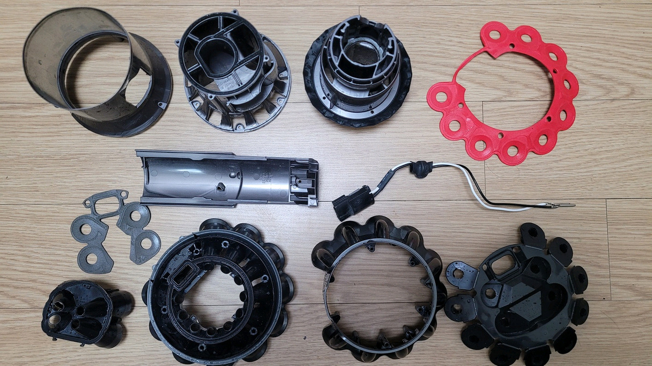 깨끗하게 세척한 다이슨 무선 청소기 V10 풀세트(60분 연속동작) 이미지