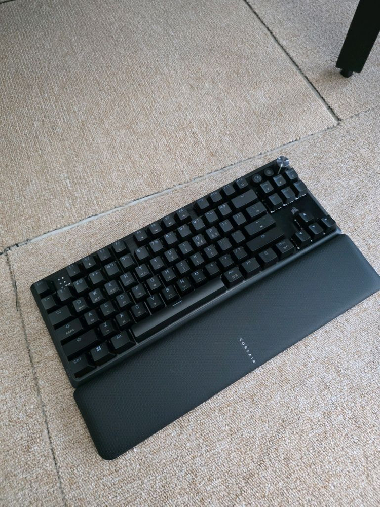 커세어 K70 RGB CORE TKL 무선 게이밍 키보드 이미지