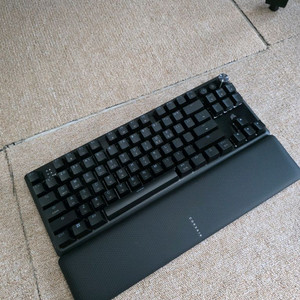 커세어 K70 RGB CORE TKL 무선 게이밍 키보드 이미지