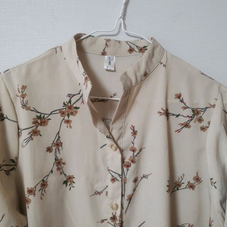 새상품) 헨리넥 플라워 블라우스 크림치즈마켓 / 아뜨랑스 체리코코 육육걸즈 핫핑 리리앤코 공구우먼 베니토 밀크코코아 이미지