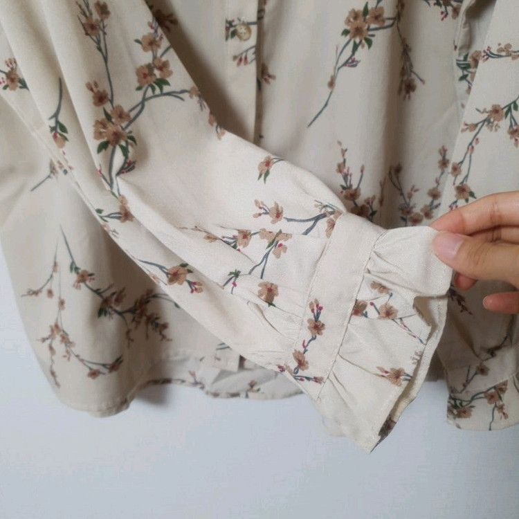 새상품) 헨리넥 플라워 블라우스 크림치즈마켓 / 아뜨랑스 체리코코 육육걸즈 핫핑 리리앤코 공구우먼 베니토 밀크코코아 이미지