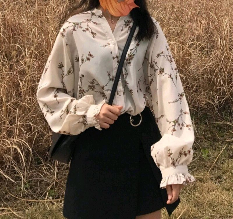 새상품) 헨리넥 플라워 블라우스 크림치즈마켓 / 아뜨랑스 체리코코 육육걸즈 핫핑 리리앤코 공구우먼 베니토 밀크코코아 이미지