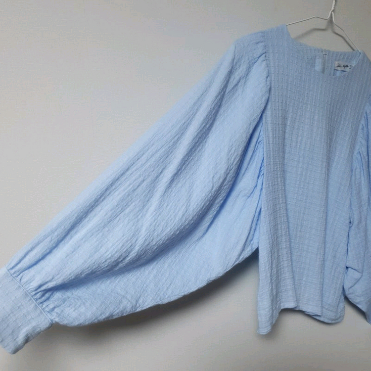 육육걸즈 벌룬 퍼프 가오리 블라우스 소라 / 핫핑 리리앤코 공구우먼 케이클럽 베니토 아뜨랑스 쇼퍼랜드 슬로우앤드 이미지