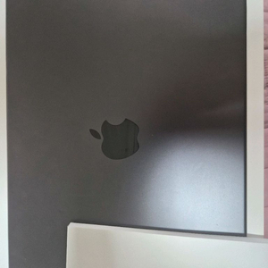 MacBook pro m4칩 14 이미지